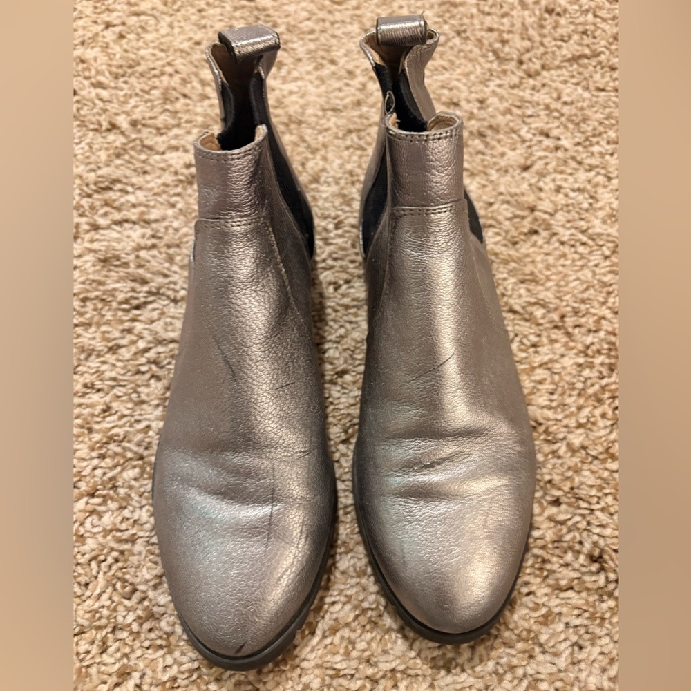 Karl Lagerfeld Women’s Metallic Silver Chelsea Boots